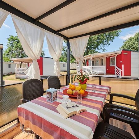 Camping Adria Mobile Home Park Umago Esterno foto