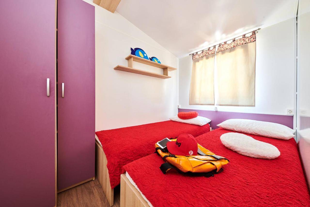 Camping Adria Mobile Home Park Umago Esterno foto