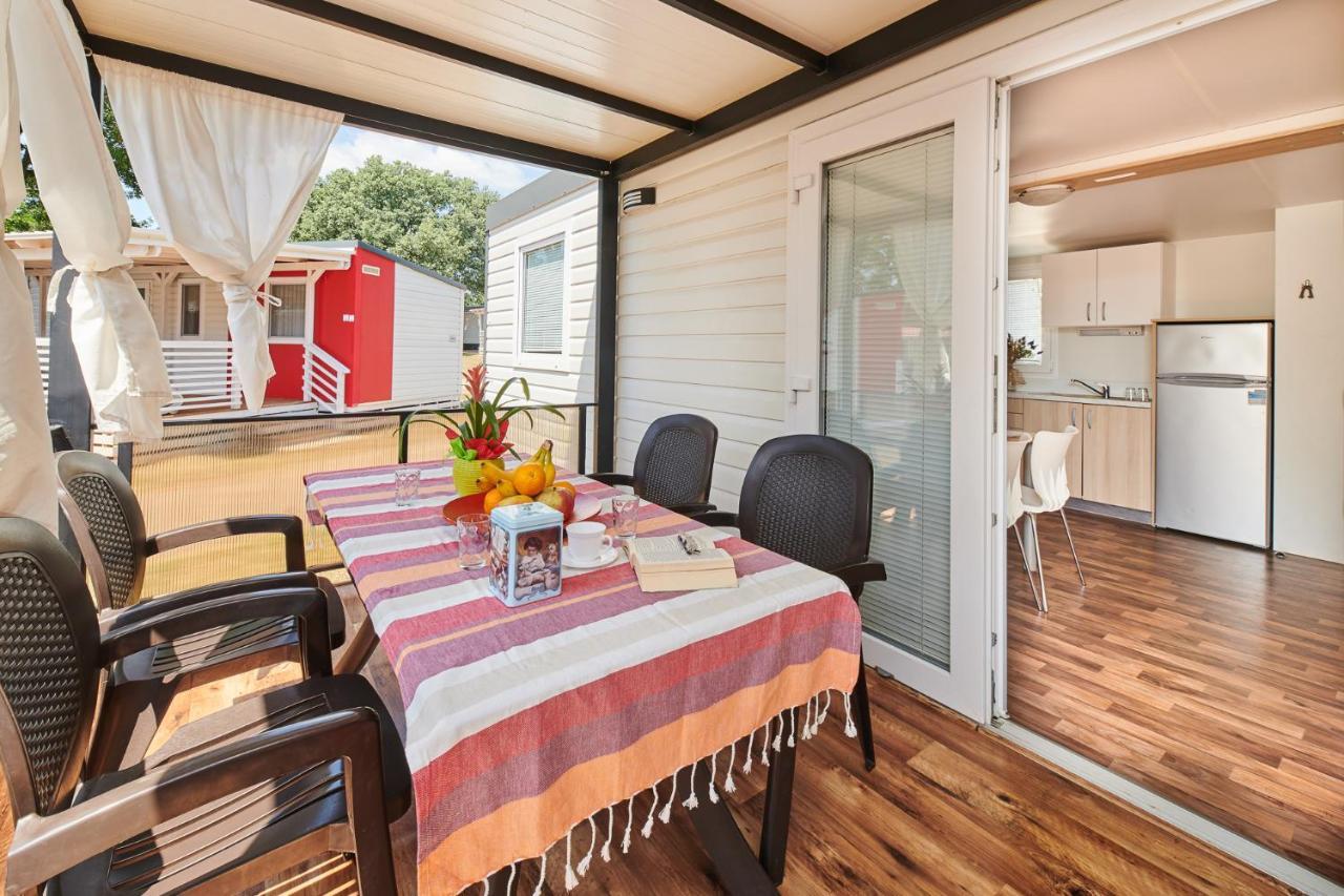 Camping Adria Mobile Home Park Umago Esterno foto
