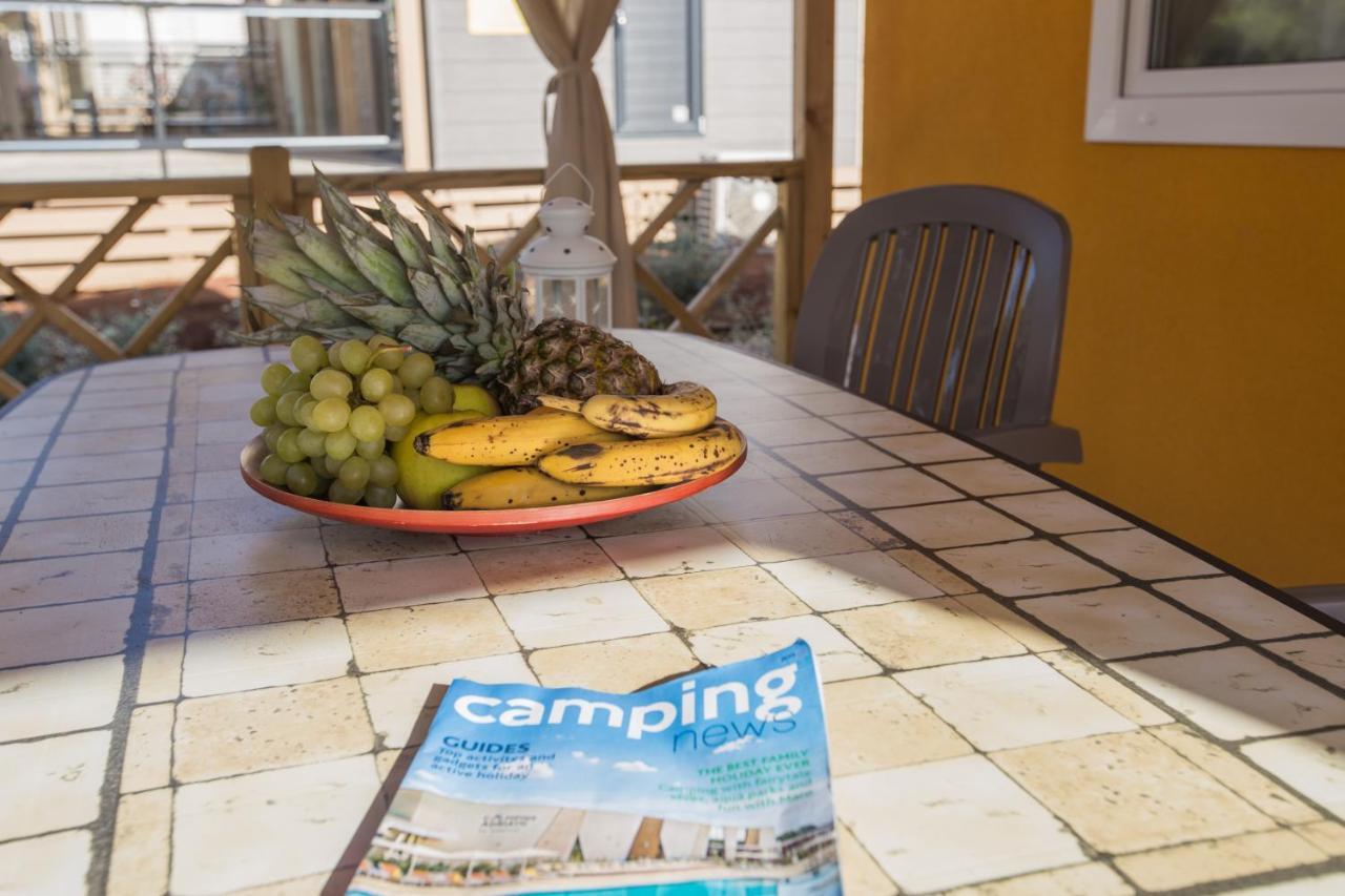 Camping Adria Mobile Home Park Umago Esterno foto