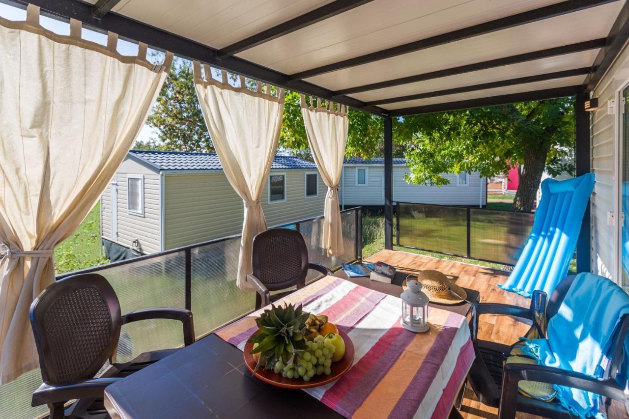 Camping Adria Mobile Home Park Umago Esterno foto