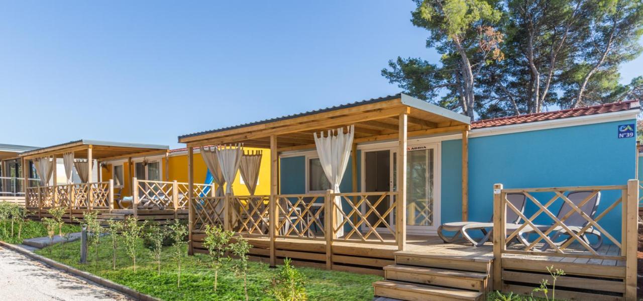 Camping Adria Mobile Home Park Umago Esterno foto